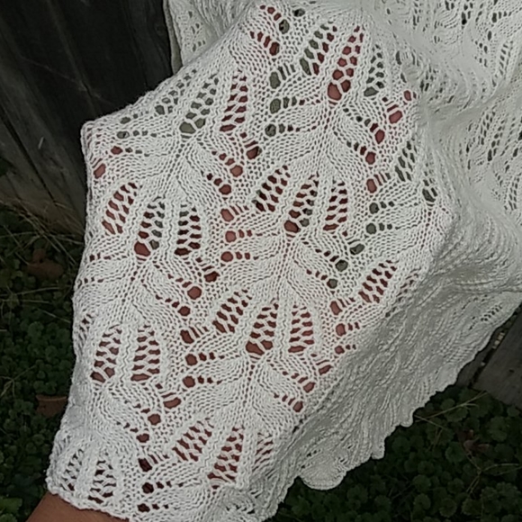 Chelsea and Theodore cowl neck Sweater size large - Picture 3 of 7